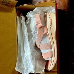 Sketchers Arch-fit sandals